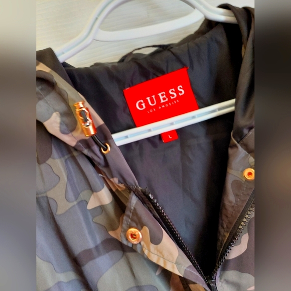Women's Guess Camouflage Print Jacket. PRICE FIRM - Picture 2 of 8